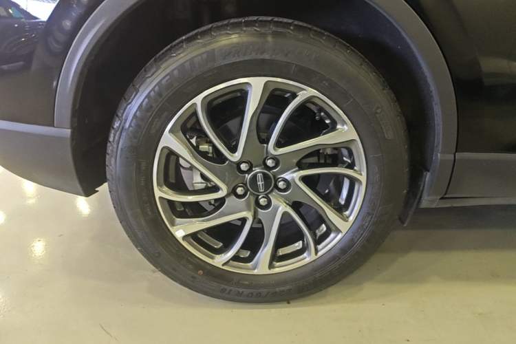 Used Lincoln Corsair 2021 2.0T Two-Wheel-Drive Luxury Edition Right Rear Wheel Hub