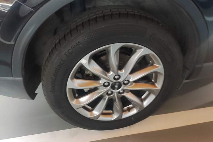 Used Lincoln Corsair 2021 2.0T Two-Wheel Drive Deluxe Edition Right Rear Wheel Hub