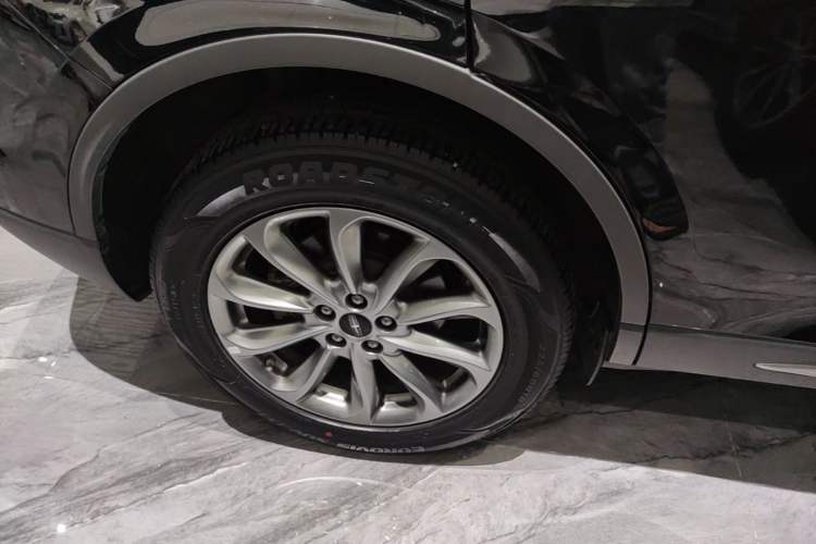 Used Lincoln Corsair 2021 2.0T Two-Wheel Drive Deluxe Edition Right Rear Wheel Hub