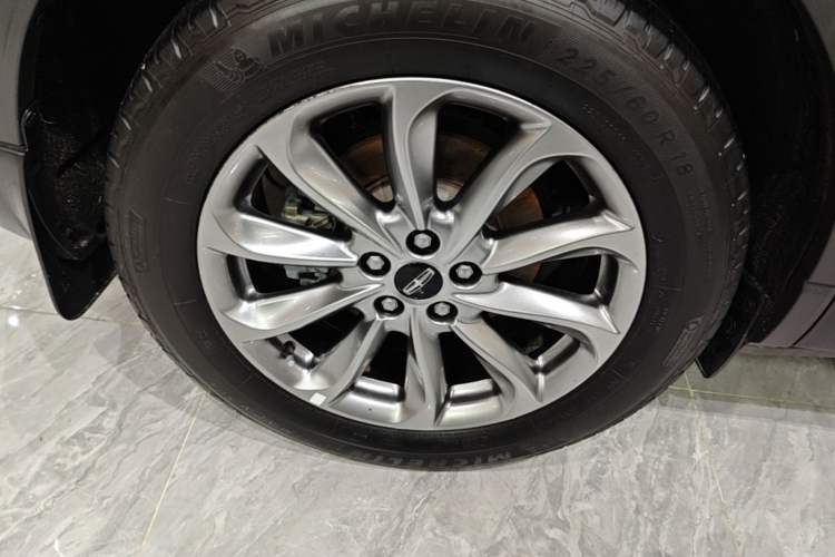 Used Lincoln Corsair 2021 2.0T Two-Wheel Drive Deluxe Edition Right Rear Wheel Hub