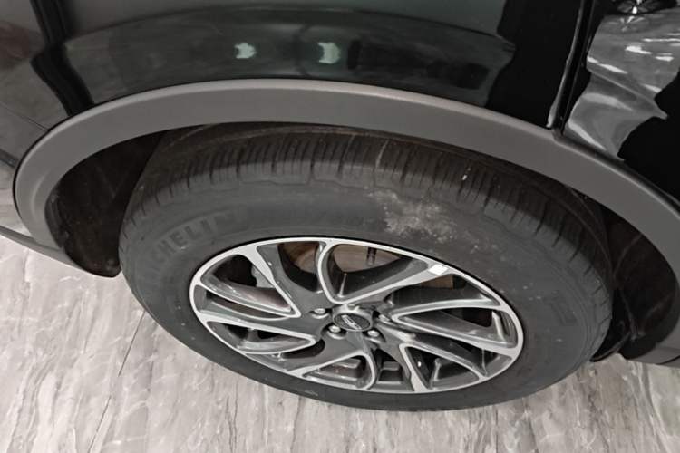 Used Lincoln Corsair 2021 2.0T Two-Wheel-Drive Luxury Edition Right Rear Wheel Hub