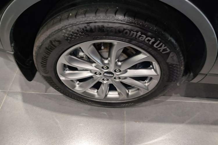 Used Lincoln Corsair 2021 2.0T Two-Wheel Drive Deluxe Edition Right Rear Wheel Hub