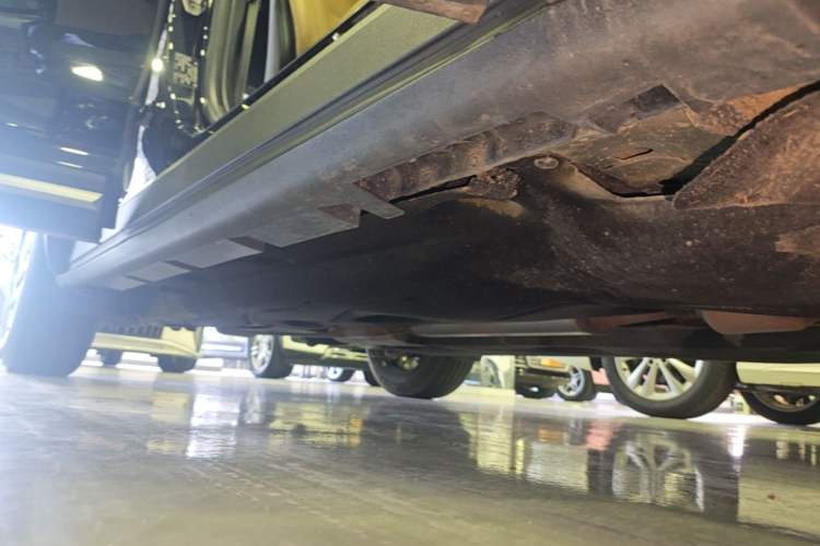 Used Lincoln Corsair 2021 2.0T Two-Wheel-Drive Luxury Edition Right Side Sill