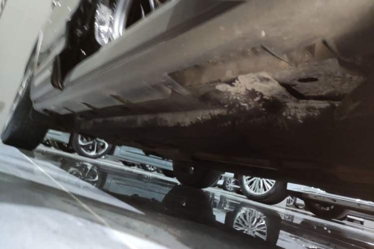 Used Lincoln Corsair 2021 2.0T Two-Wheel Drive Deluxe Edition Right Side Sill