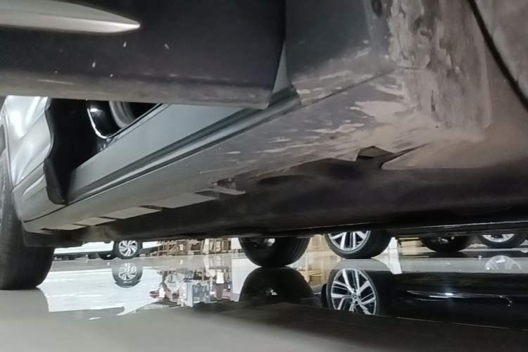 Used Lincoln Corsair 2021 2.0T Two-Wheel-Drive Luxury Edition Right Side Sill