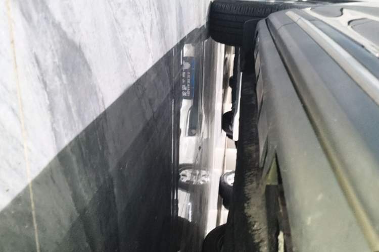 Used Lincoln Corsair 2021 2.0T Two-Wheel Drive Deluxe Edition Right Side Sill