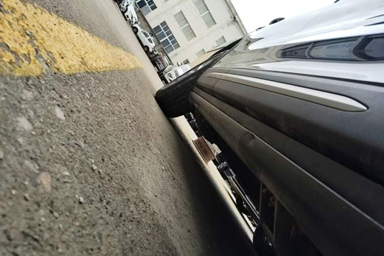 Used Lincoln Corsair 2021 2.0T Two-Wheel Drive Deluxe Edition Right Side Sill