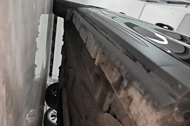 Used Lincoln Corsair 2021 2.0T Two-Wheel-Drive Luxury Edition Right Side Sill