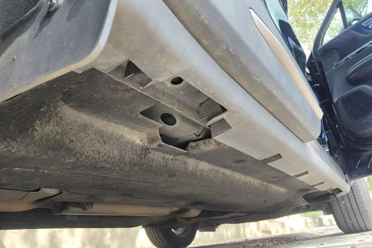 Used Lincoln Corsair 2021 2.0T Two-Wheel Drive Deluxe Edition Right Side Sill