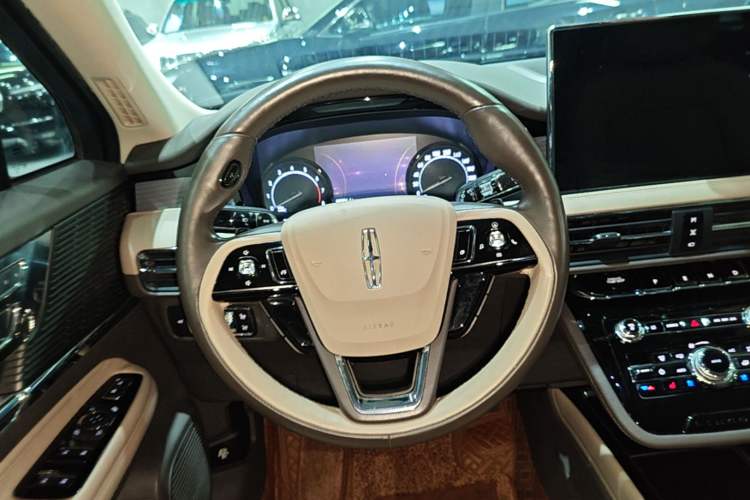 Used Lincoln Corsair 2021 2.0T Two-Wheel Drive Deluxe Edition Steering Wheel
