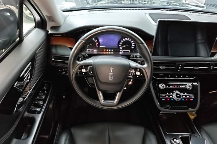 Used Lincoln Corsair 2021 2.0T Two-Wheel-Drive Luxury Edition Steering Wheel