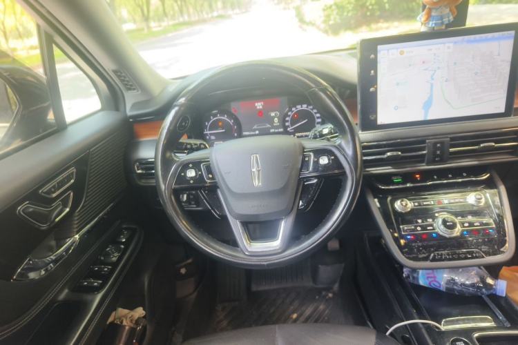 Used Lincoln Corsair 2021 2.0T Two-Wheel-Drive Luxury Edition Steering Wheel