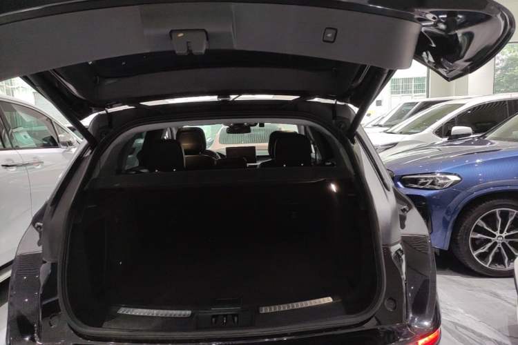 Used Lincoln Corsair 2021 2.0T Two-Wheel Drive Deluxe Edition Trunk