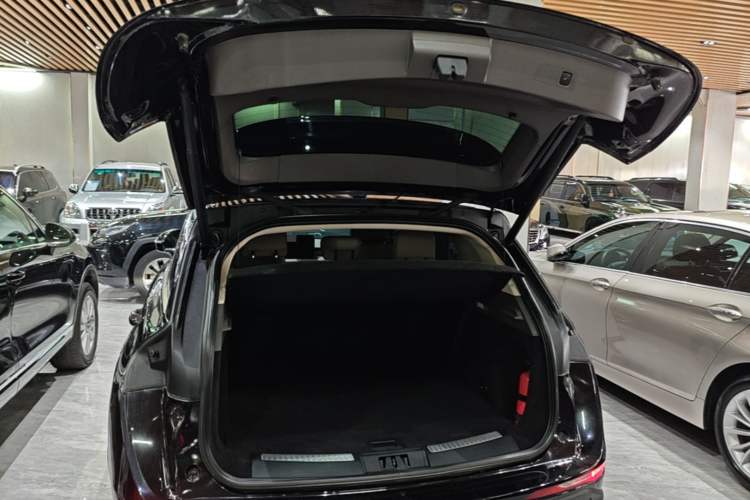 Used Lincoln Corsair 2021 2.0T Two-Wheel Drive Deluxe Edition Trunk