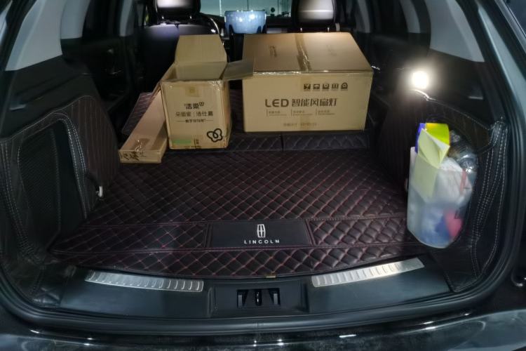 Used Lincoln Corsair 2021 2.0T Two-Wheel Drive Deluxe Edition Trunk