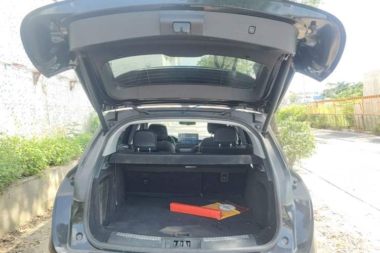 Used Lincoln Corsair 2021 2.0T Two-Wheel Drive Deluxe Edition Trunk