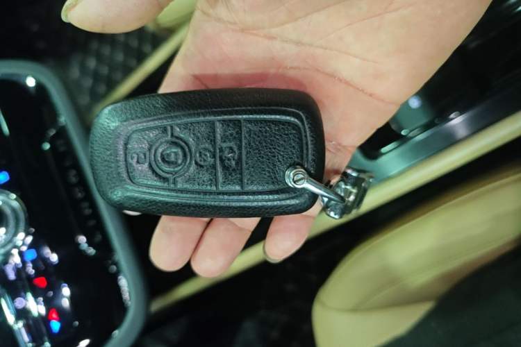Used Lincoln Corsair 2021 2.0T Two-Wheel-Drive Luxury Edition Vehicle Key