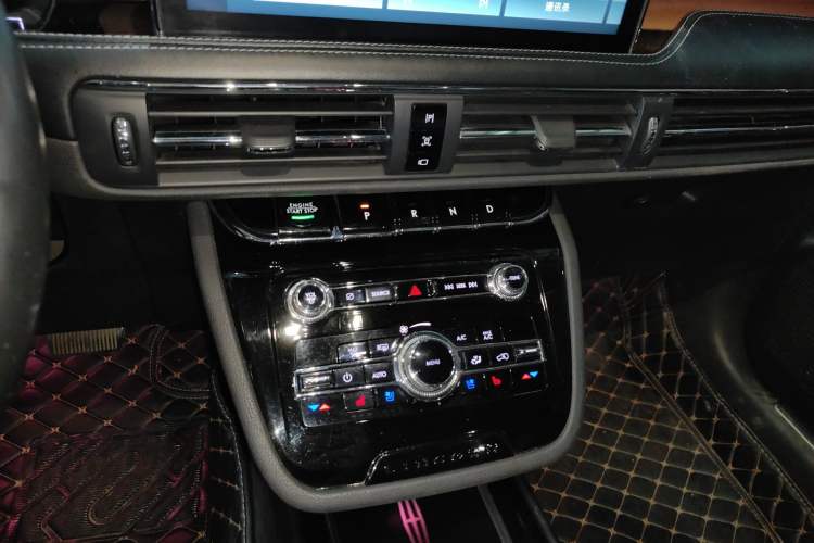 Used Lincoln Corsair 2021 2.0T Two-Wheel-Drive Luxury Edition Audio And AC Panel