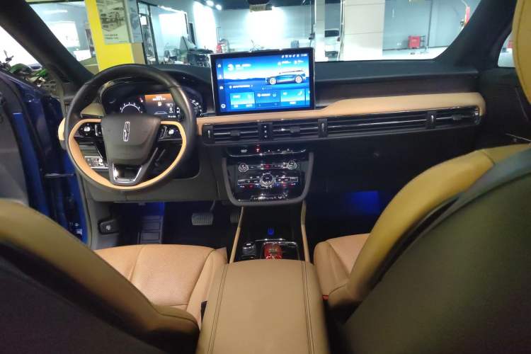 Used Lincoln Corsair 2021 2.0T Two-Wheel-Drive Luxury Edition Center Console