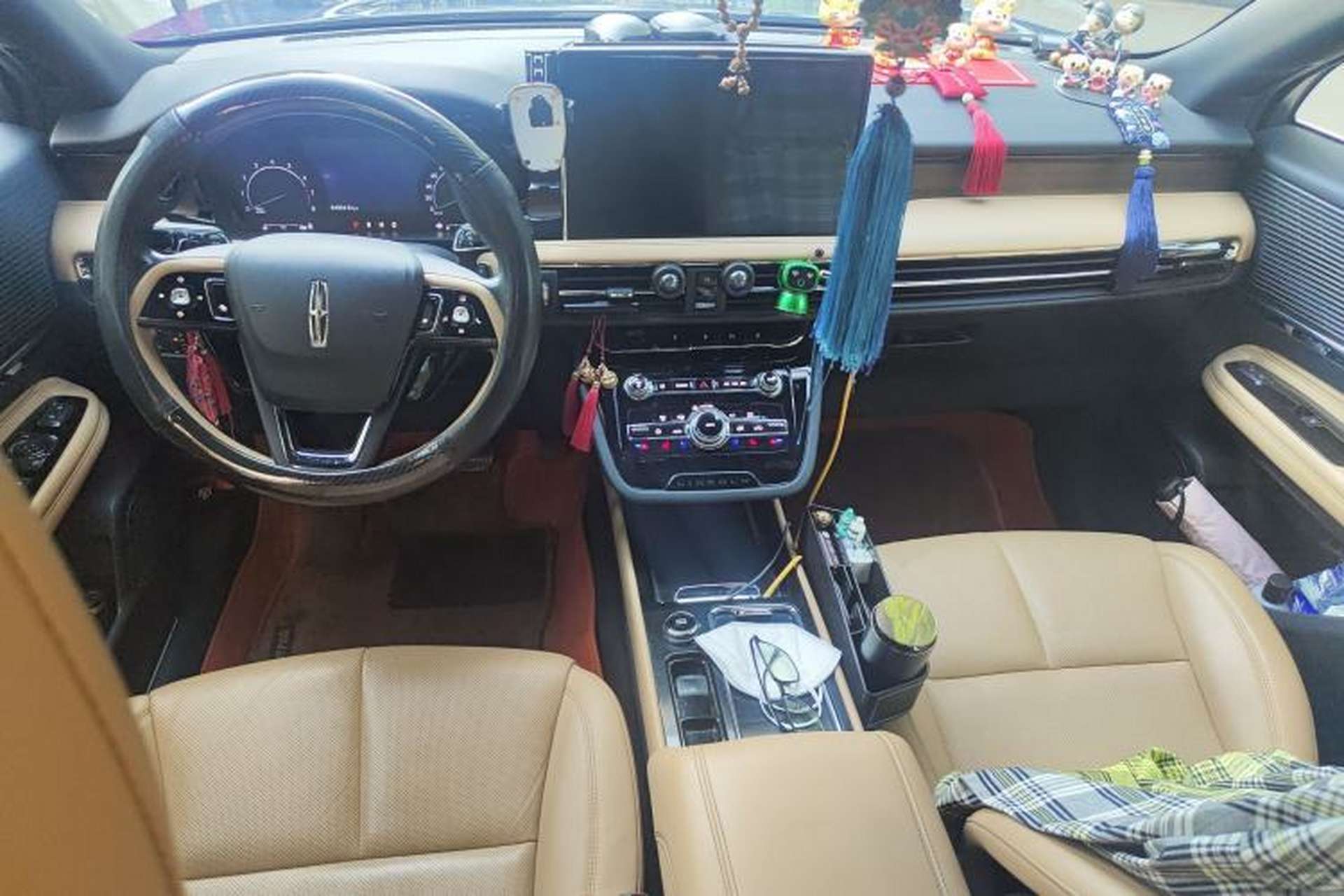 Used Lincoln Corsair 2021 2.0T Two-Wheel-Drive Luxury Edition Center Console
