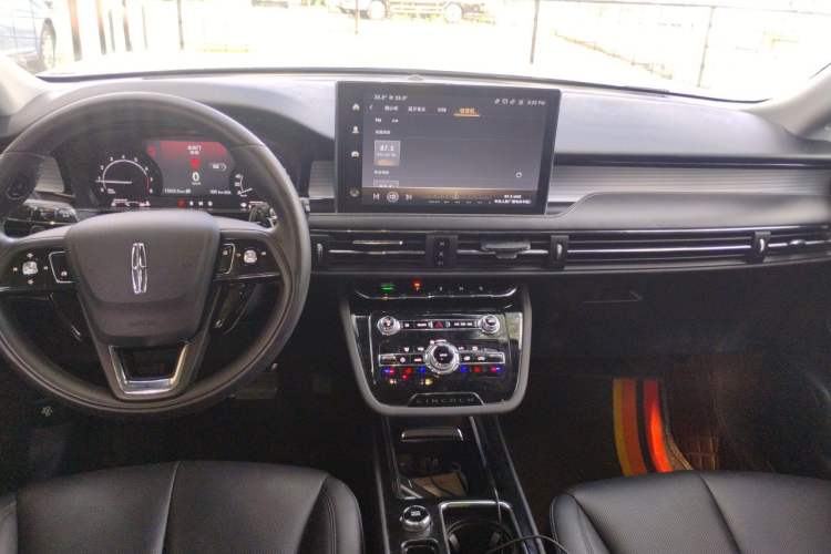 Used Lincoln Corsair 2021 2.0T Two-Wheel Drive Deluxe Edition Center Console