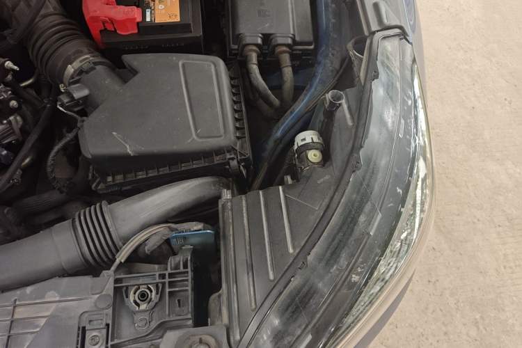 Used Lincoln Corsair 2021 2.0T Two-Wheel Drive Deluxe Edition Engine Bay Left