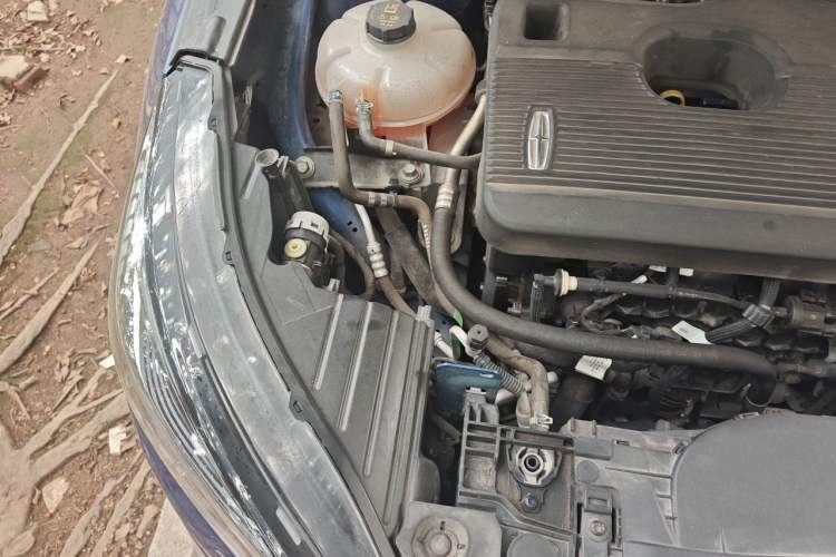 Used Lincoln Corsair 2021 2.0T Two-Wheel Drive Deluxe Edition Engine Bay Right