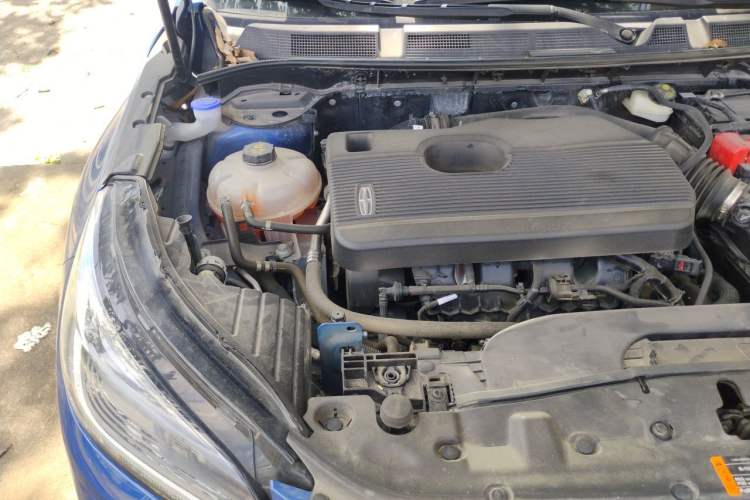 Used Lincoln Corsair 2021 2.0T Two-Wheel Drive Deluxe Edition Engine Bay Right