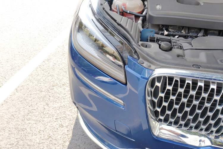 Used Lincoln Corsair 2021 2.0T Two-Wheel Drive Deluxe Edition Engine Bay Right