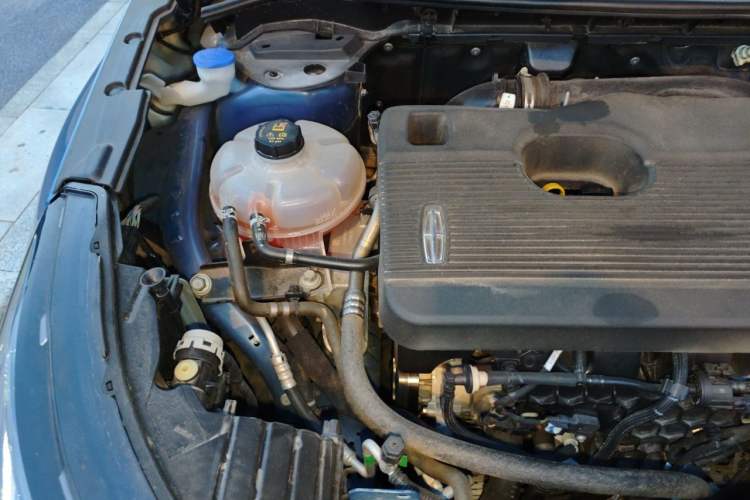 Used Lincoln Corsair 2021 2.0T Two-Wheel Drive Deluxe Edition Engine Bay Right
