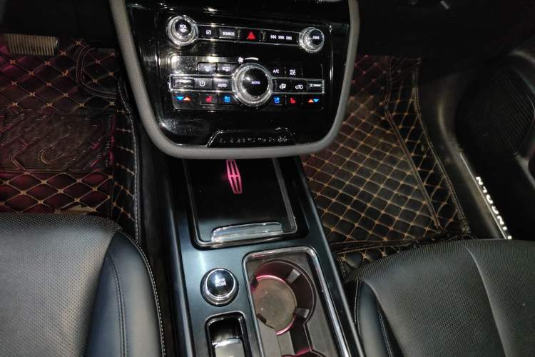 Used Lincoln Corsair 2021 2.0T Two-Wheel-Drive Luxury Edition Gear Lever