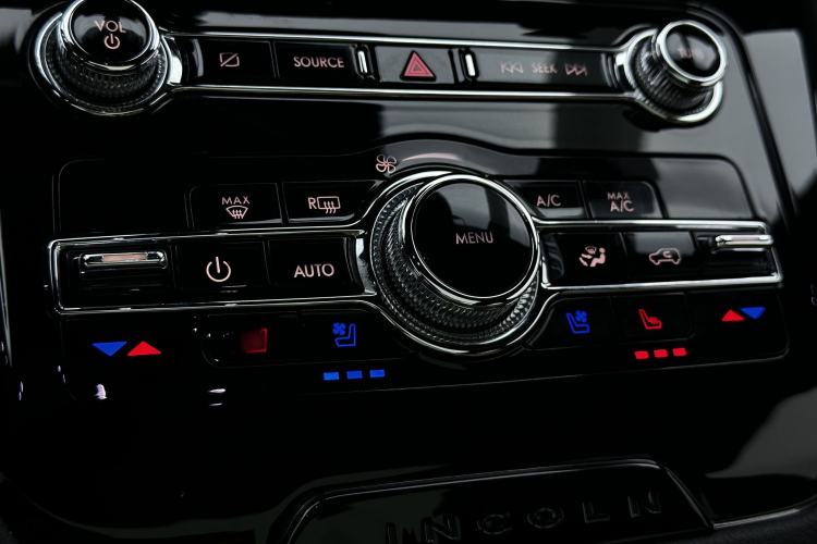 Used Lincoln Corsair 2021 2.0T Two-Wheel-Drive Luxury Edition Interior 4