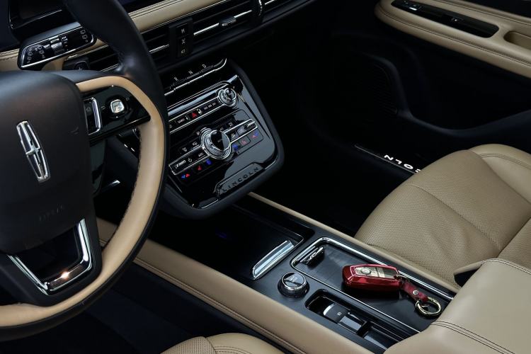 Used Lincoln Corsair 2021 2.0T Two-Wheel-Drive Luxury Edition Interior 5