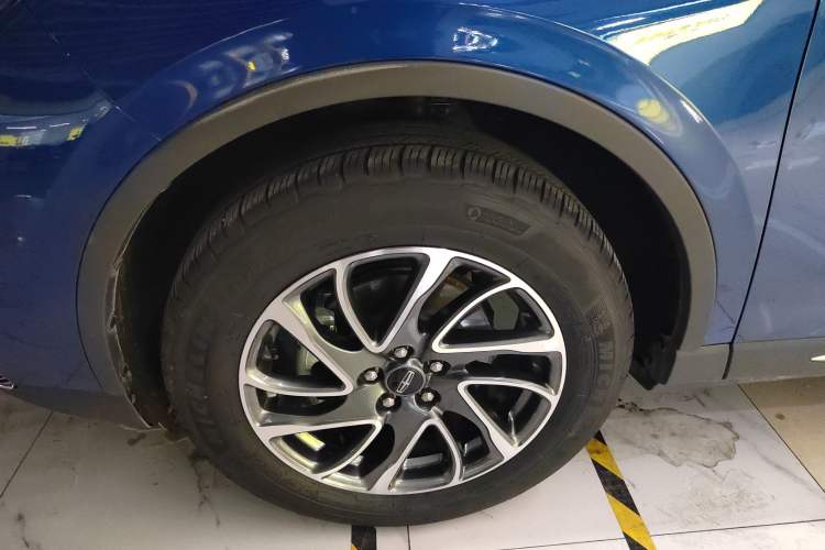 Used Lincoln Corsair 2021 2.0T Two-Wheel-Drive Luxury Edition Left Front Wheel Hub