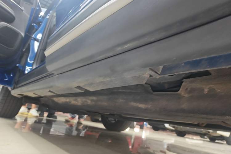 Used Lincoln Corsair 2021 2.0T Two-Wheel Drive Deluxe Edition Left Side Sill