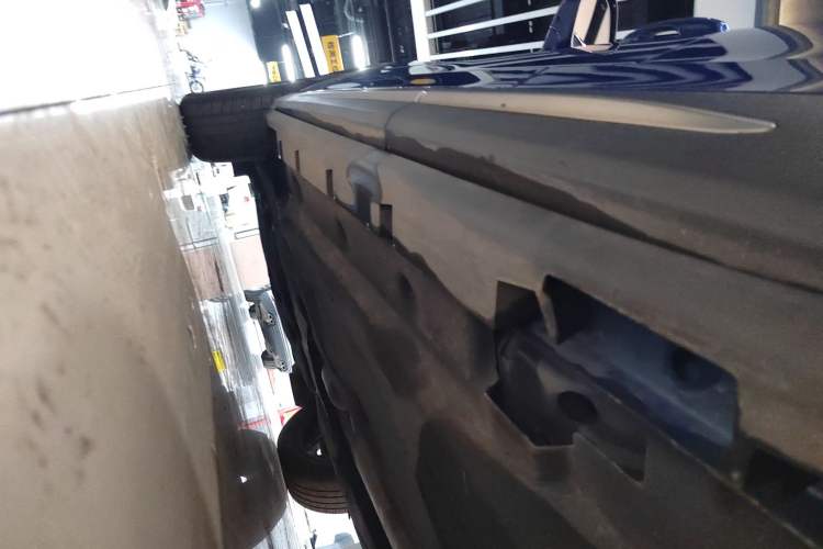 Used Lincoln Corsair 2021 2.0T Two-Wheel-Drive Luxury Edition Left Side Sill