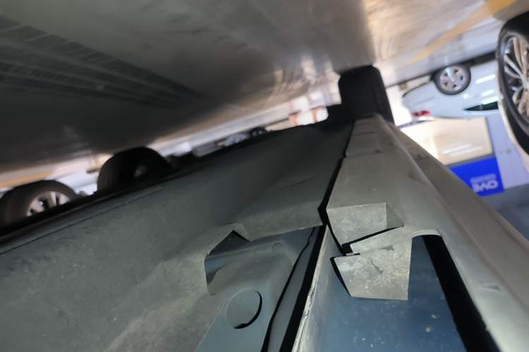 Used Lincoln Corsair 2021 2.0T Four-Wheel Drive Luxury Edition Left Side Sill