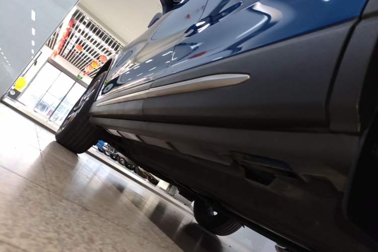 Used Lincoln Corsair 2021 2.0T Two-Wheel-Drive Luxury Edition Left Side Sill