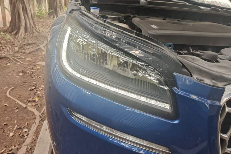 Used Lincoln Corsair 2021 2.0T Two-Wheel Drive Deluxe Edition Right Front Headlight