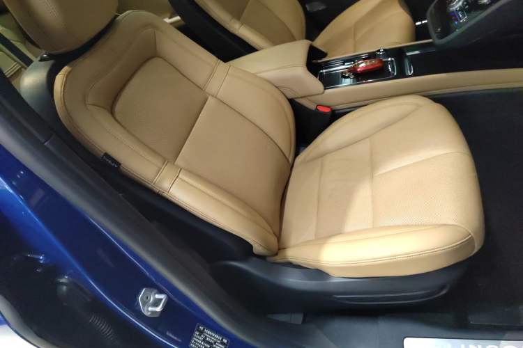 Used Lincoln Corsair 2021 2.0T Two-Wheel-Drive Luxury Edition Right Front Seat
