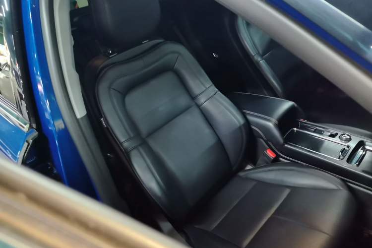 Used Lincoln Corsair 2021 2.0T Two-Wheel Drive Deluxe Edition Right Front Seat
