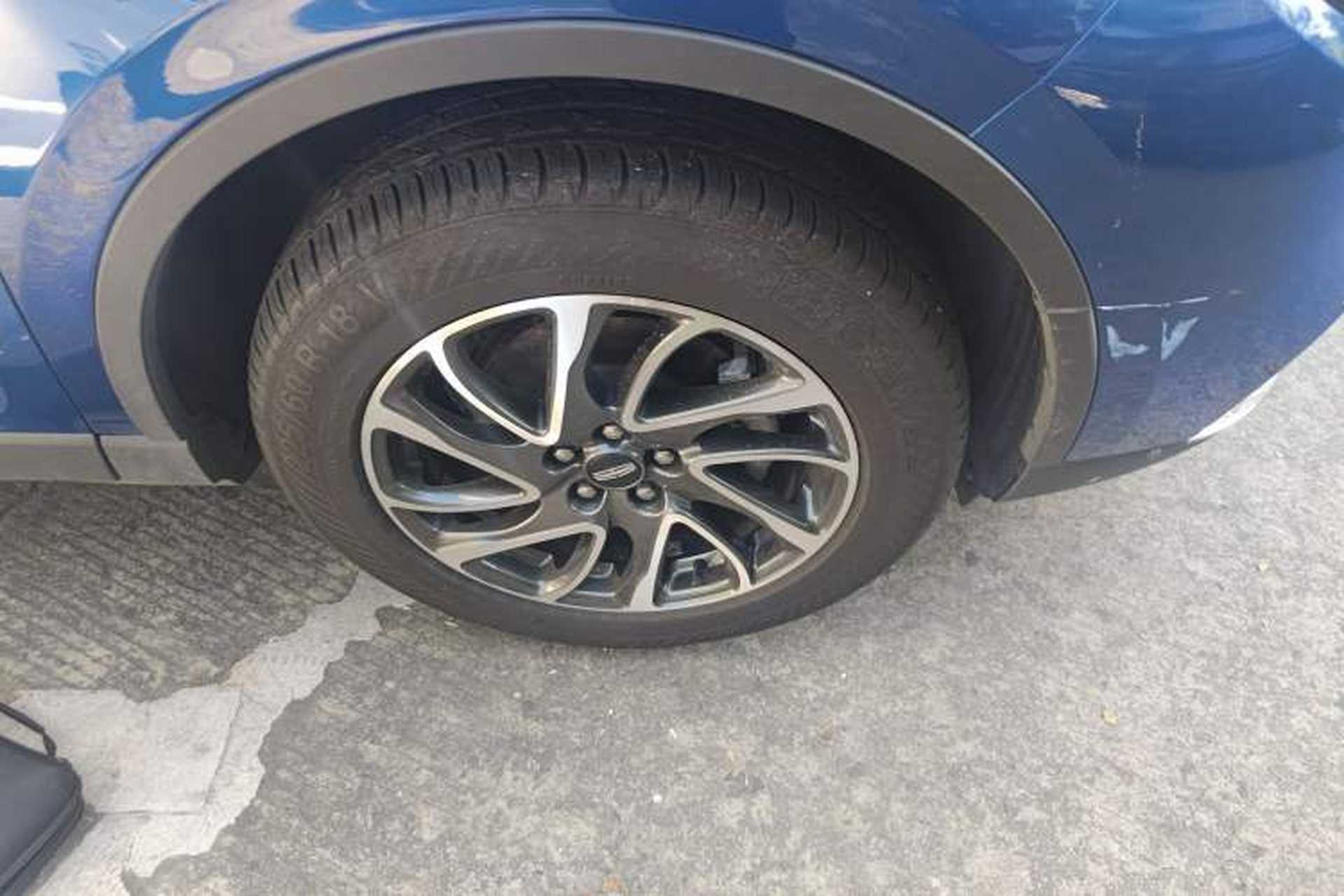 Used Lincoln Corsair 2021 2.0T Two-Wheel-Drive Luxury Edition Right Front Wheel Hub