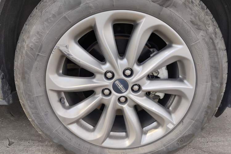 Used Lincoln Corsair 2021 2.0T Two-Wheel Drive Deluxe Edition Right Front Wheel Hub