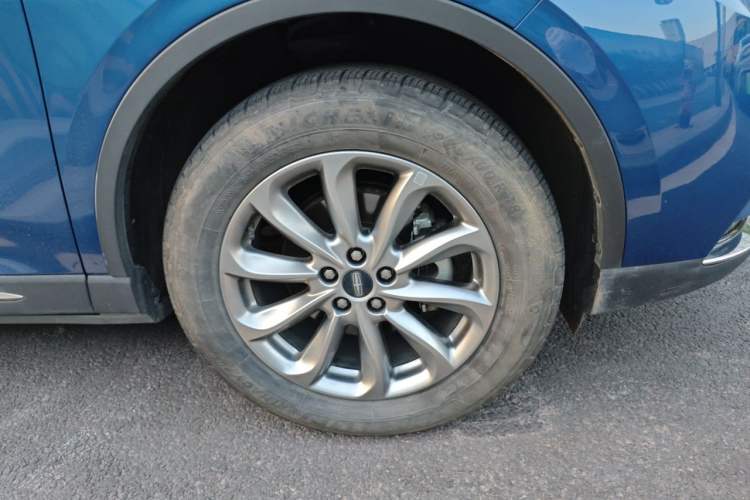 Used Lincoln Corsair 2021 2.0T Two-Wheel Drive Deluxe Edition Right Front Wheel Hub