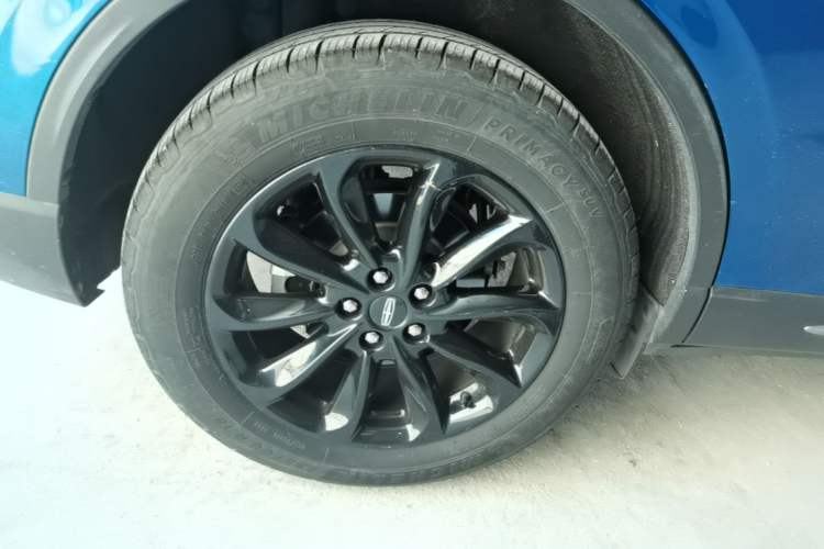Used Lincoln Corsair 2021 2.0T Two-Wheel Drive Deluxe Edition Right Rear Wheel Hub