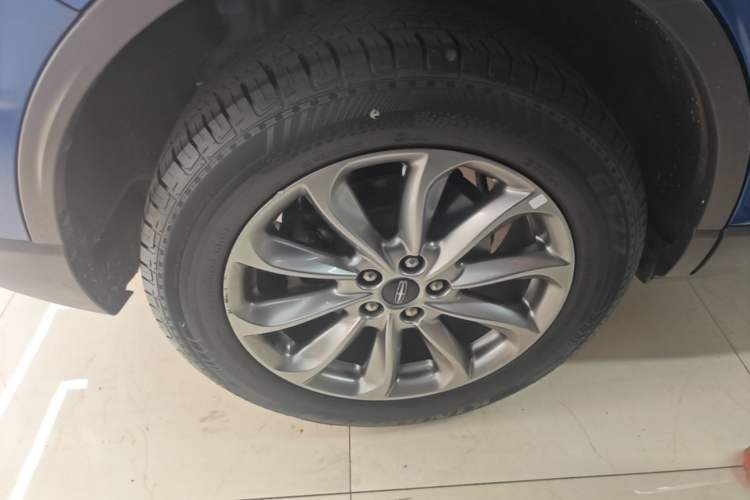 Used Lincoln Corsair 2021 2.0T Two-Wheel Drive Deluxe Edition Right Rear Wheel Hub