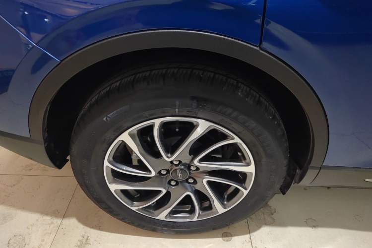 Used Lincoln Corsair 2021 2.0T Two-Wheel-Drive Luxury Edition Right Rear Wheel Hub