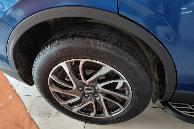 Used Lincoln Corsair 2021 2.0T Two-Wheel-Drive Luxury Edition Right Rear Wheel Hub