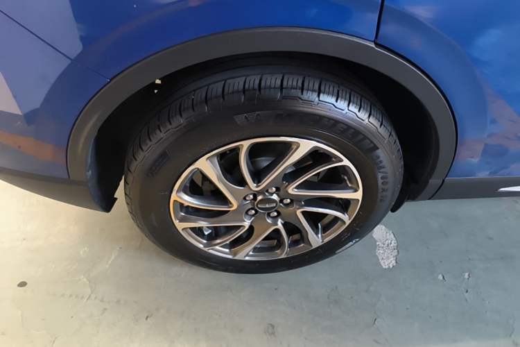 Used Lincoln Corsair 2021 2.0T Four-Wheel Drive Luxury Edition Right Rear Wheel Hub