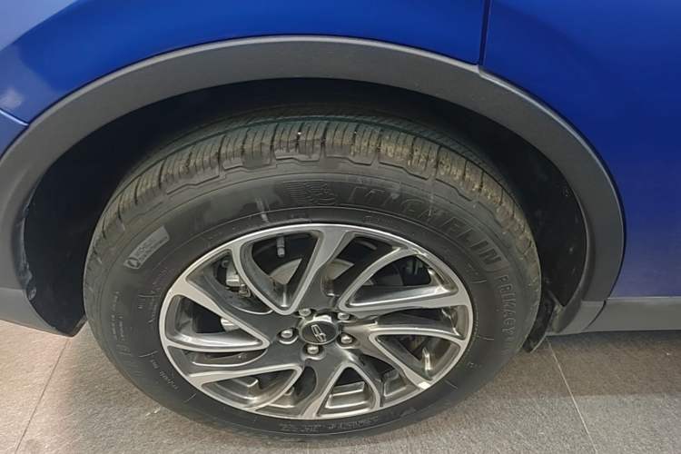 Used Lincoln Corsair 2021 2.0T Two-Wheel-Drive Luxury Edition Right Rear Wheel Hub
